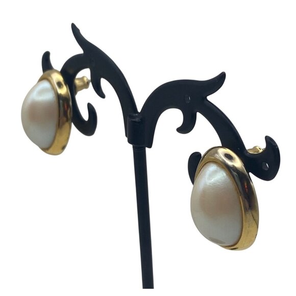 Vintage Richelieu Gold Tone Faux Pearl Oval Pierced Earrings .75 Inch Domed - Picture 6 of 10